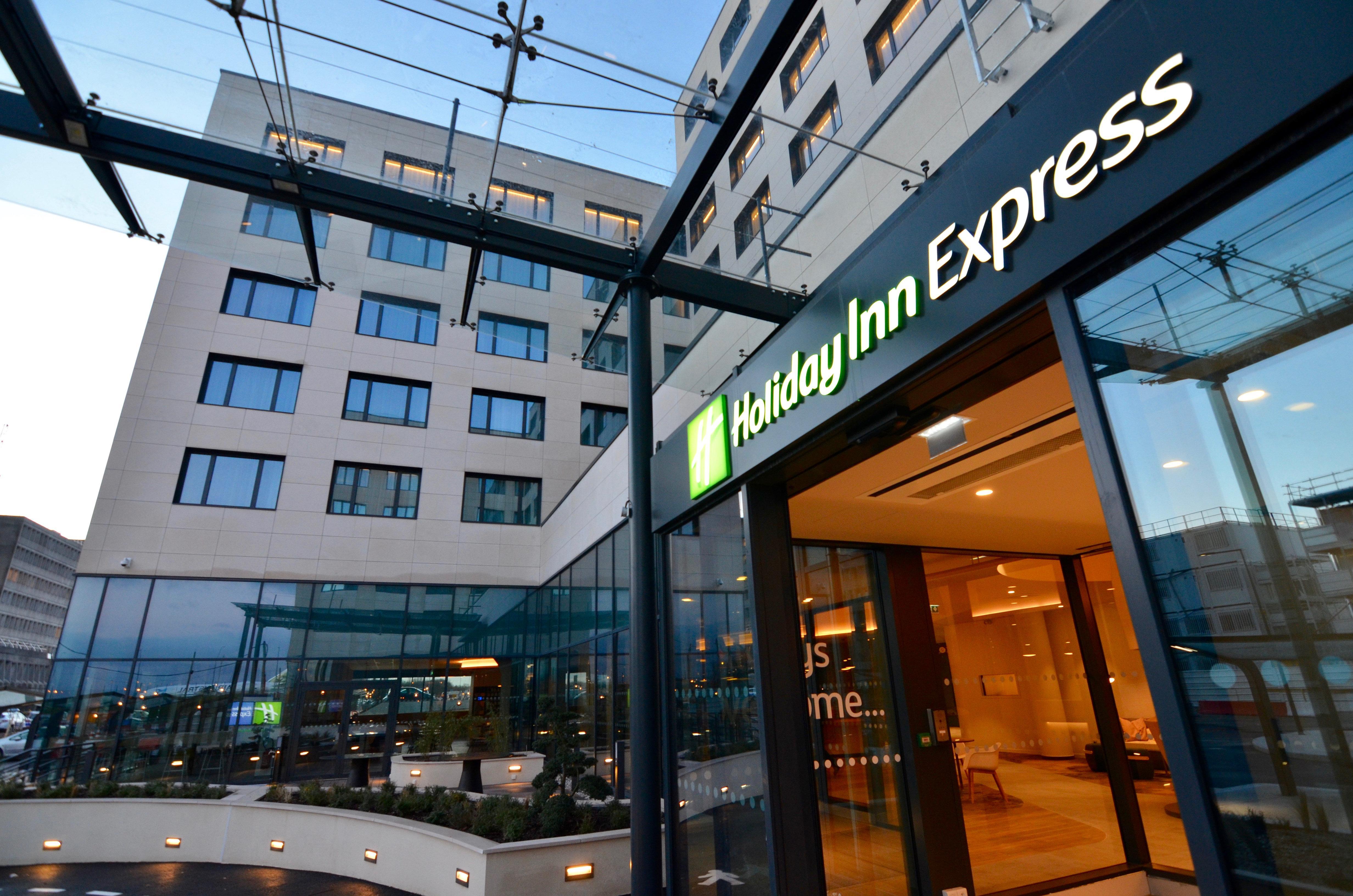 Holiday Inn Express - Paris - Cdg Airport By Ihg Roissy-en-France Zewnętrze zdjęcie