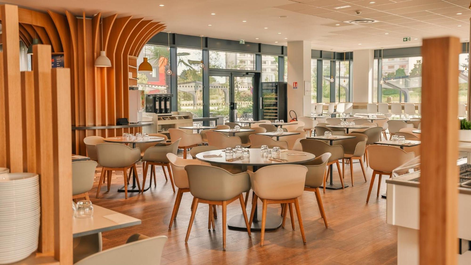 Holiday Inn Express - Paris - Cdg Airport By Ihg Roissy-en-France Zewnętrze zdjęcie